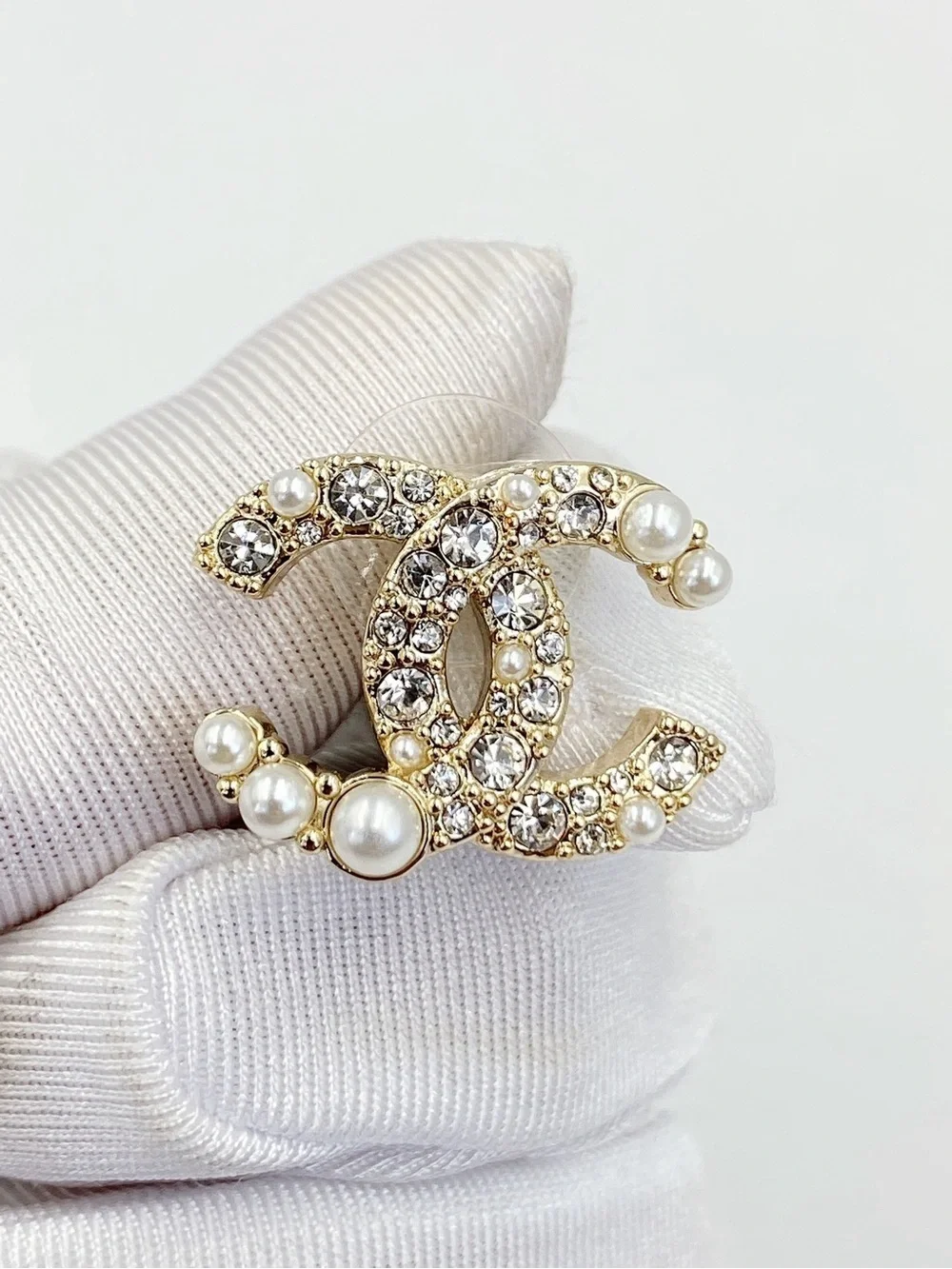 CHANEL Pearl & Crystal CC Logo Earrings - Gold - Picture 5 of 5